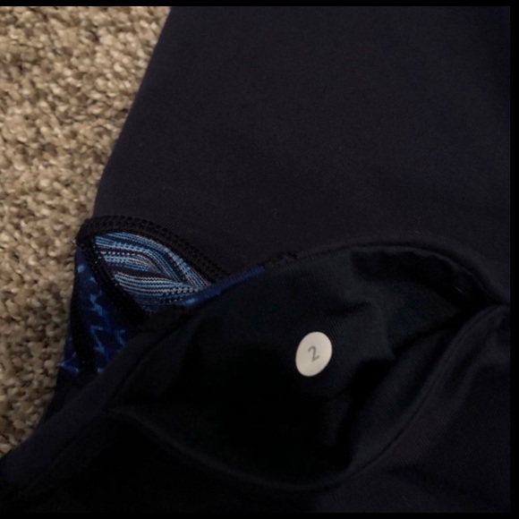 Lululemon Pants Size 2, in perfect condition - Picture 3 of 3